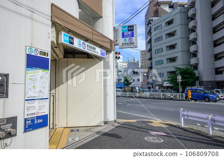 東京北區赤羽岩淵站前的十字路口和街景 106809708
