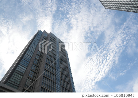 建立參天的藍天 106810945