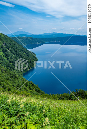 Lake Mashu boasts the clearest water in Japan 106811079