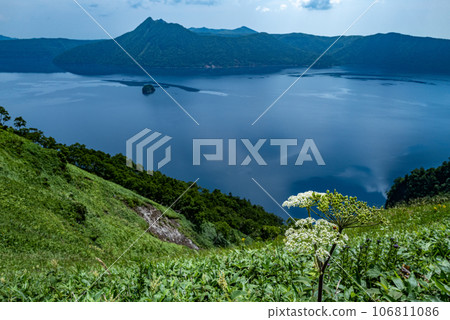 Lake Mashu boasts the clearest water in Japan 106811086