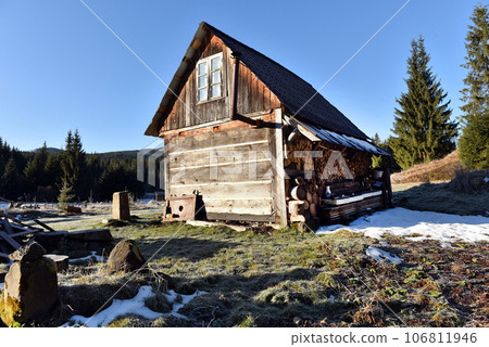 Wooden cottage in the mountains 106811946