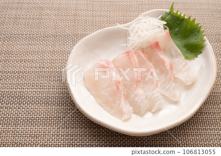 Snapper sashimi 106813055