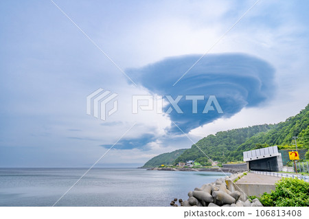 Hanging Cloud Lenticular Cloud Rishiri Fantastic Road 106813408