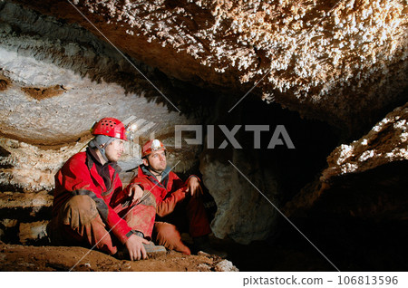 Spelunkers in a cave 106813596