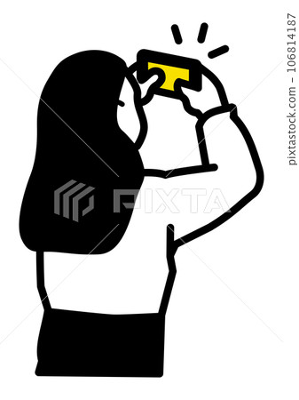 一個人用智能手機拍照的插圖 - 普通版 106814187