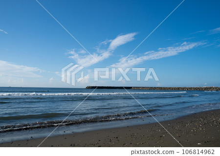 Summer sea of Shonan seen from Chigasaki coast Summer sea of Shonan seen from Chigasaki coast 106814962