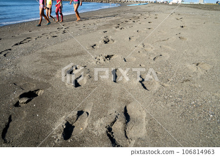 Footprints left on the beach Footprints left on the beach 106814963