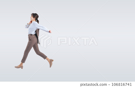 中年婦女跳躍 中年婦女跳躍 106816741