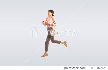 中年婦女跳躍 中年婦女跳躍 106816764