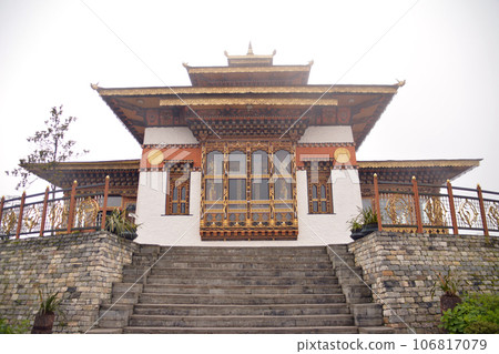 不丹，幸福之地，Druk Wanger Lhakhang（不丹多楚拉山口）籠罩在霧氣中 106817079