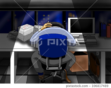 一名男子在黑暗的辦公室地板上獨自在電腦前加班 106817489