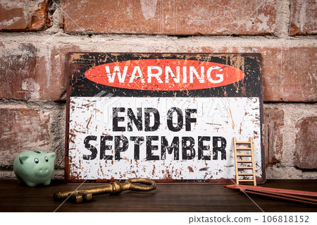 END OF SEPTEMBER. Warning sign on wooden office desk 106818152