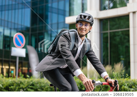 Young man riding a bike in a city center 106819505