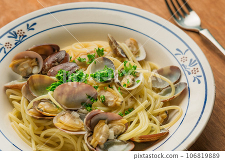 Vongole clam pasta (close-up) 106819889