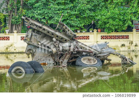B-52 wreckage at Lake Ho huu tiep 106819899