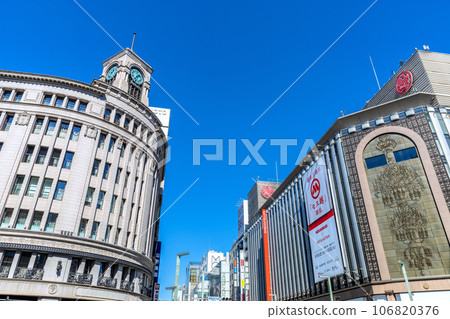 日本東京城市景觀:新時代......銀座上空鋪滿了蔚藍的天空。擺脫電暈。邁向充滿希望的時代 日本東京城市景觀:新時代......銀座上空鋪滿了蔚藍的天空。擺脫電暈。邁向充滿希望的時代 106820376