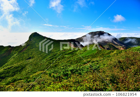 Nasu Town, Tochigi Prefecture, Mt. Asahi, Mt. Chausu, and a sea of clouds 106821954