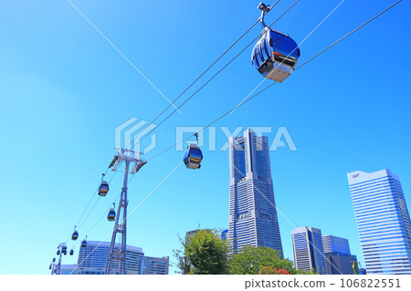 橫濱市、橫濱地標塔和YOKOHAMA AIR CABIN的風景 橫濱市、橫濱地標塔和YOKOHAMA AIR CABIN的風景 106822551