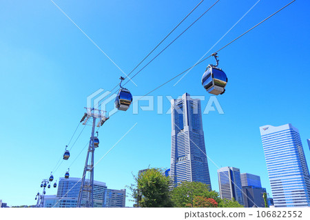 橫濱市、橫濱地標塔和YOKOHAMA AIR CABIN的風景 橫濱市、橫濱地標塔和YOKOHAMA AIR CABIN的風景 106822552