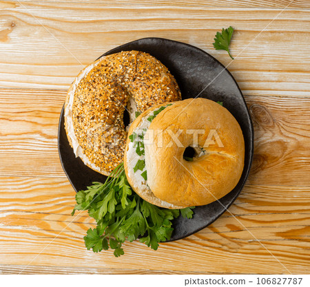 Bagel, Round Bread Bun, Wheat Bakery with Grains And Seeds for Breakfast, Plain Circle Bagel Bread 106827787