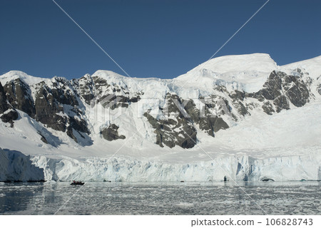 Paradise bay glaciers and mountains, peninsula, Antartica.. Paradise bay glaciers and mountains, peninsula, Antartica.. 106828743