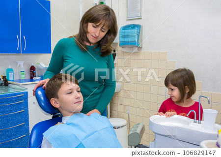 Children have come with their mother for a consultation 106829147