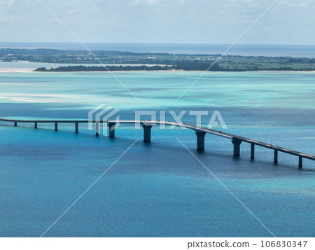 伊良部島和位於沖繩縣宮古島的旅遊景點伊良部大橋 伊良部島和位於沖繩縣宮古島的旅遊景點伊良部大橋 106830347