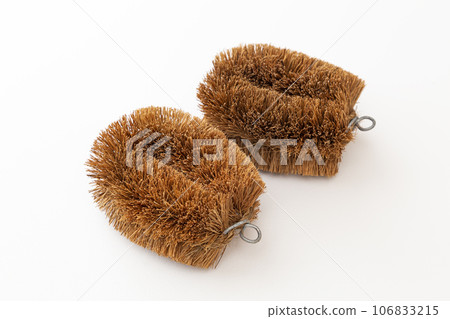 Scrubber white background 106833215