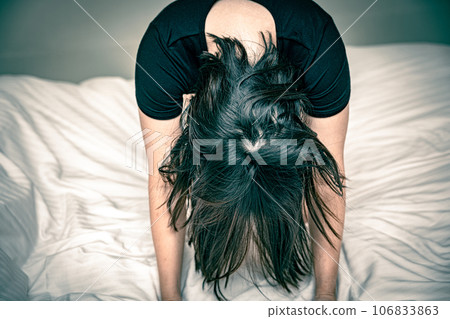 a grieving woman 106833863