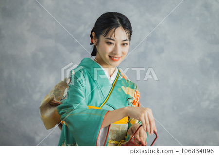 穿著長袖和服的女人新年 Toso 106834096