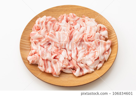 Sliced pork belly 106834601