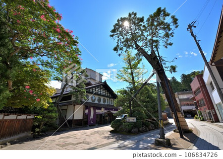 [石川縣]粟津溫泉街景、樹齡400年的小紋杉 106834726