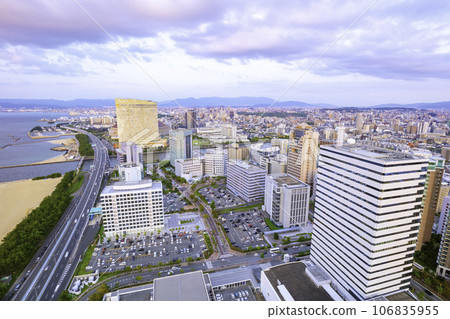 A wonderful evening view of Fukuoka City from the Fukuoka Tower 106835955