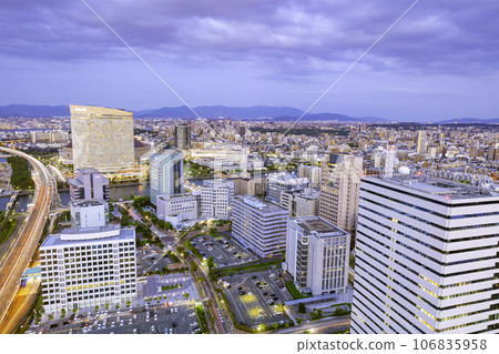 A wonderful night view of Fukuoka city seen from Fukuoka Tower 106835958