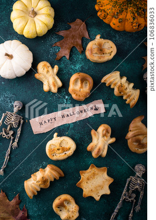 Halloween muffins in shape of bat and ghost 106836033
