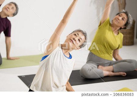 Senior yoga/Woman in her 60s doing yoga Senior yoga/Woman in her 60s doing yoga 106836083