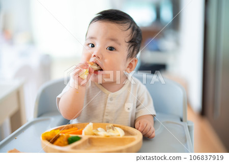 9個月寶寶輔食後期抓吃心情好 106837919