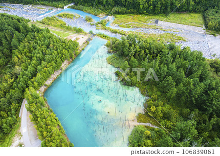 北海道美瑛白金藍池鳥瞰圖 106839061