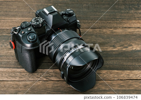 single-lens camera and lens single-lens camera and lens 106839474