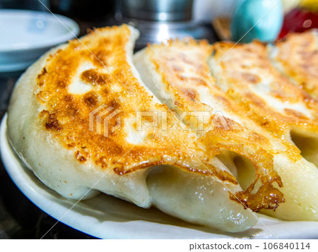 Material for materials: Delicious-looking fried gyoza Material for materials: Delicious-looking fried gyoza 106840114