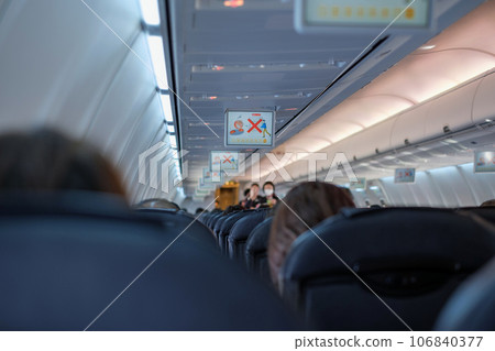 在飛機的飛機裡面 106840377