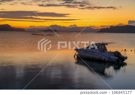 Fishing boat on the sea at sunrise in winter in Setouchi 106845177