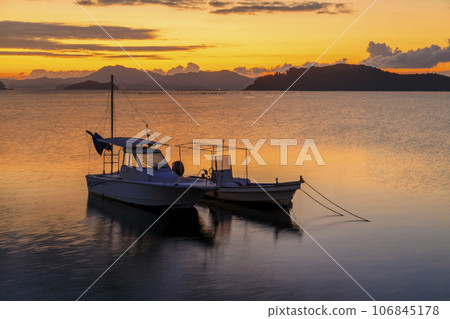Fishing boat on the sea at sunrise in winter in Setouchi 106845178