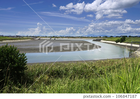 Blue sky and white clouds in August at the confluence of the Yabe and Iie rivers in Miyama City Blue sky and white clouds in August at the confluence of the Yabe and Iie rivers in Miyama City 106847187
