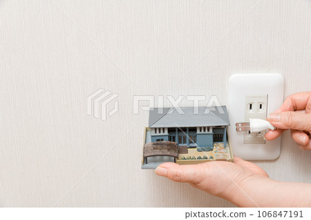 [Housewife imagining housing and electricity] 106847191