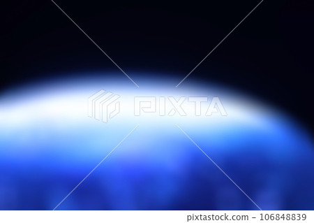 模糊的藍色紋理，靈感源自行星的圓形表面，在黑暗的太空中閃耀著白色的光芒。 106848839