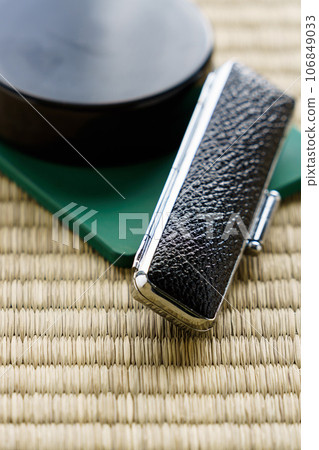 Seal and vermillion 106849033