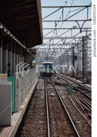 進入綾瀨站的東京地鐵05系列車_2023年7月9日拍攝的照片 106849104