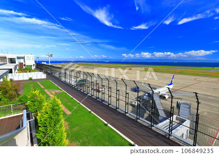 [Hyogo Prefecture] Kobe Airport shuttle deck on a sunny day 106849235