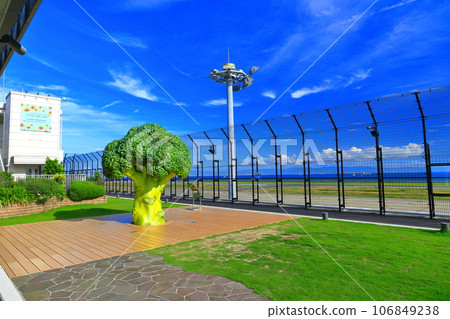 [Hyogo Prefecture] Kobe Airport shuttle deck on a sunny day 106849238